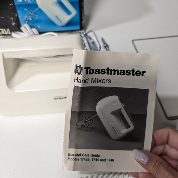 Toastmaster Mod, 1744 Hand Mixer Portable Beaters 5 Speed White Electric, Tested - Picture 5 of 13